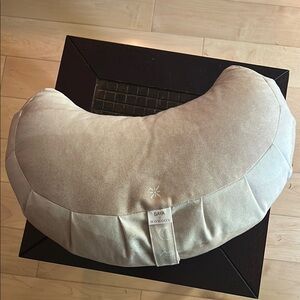 Yoga Pillow in Beige